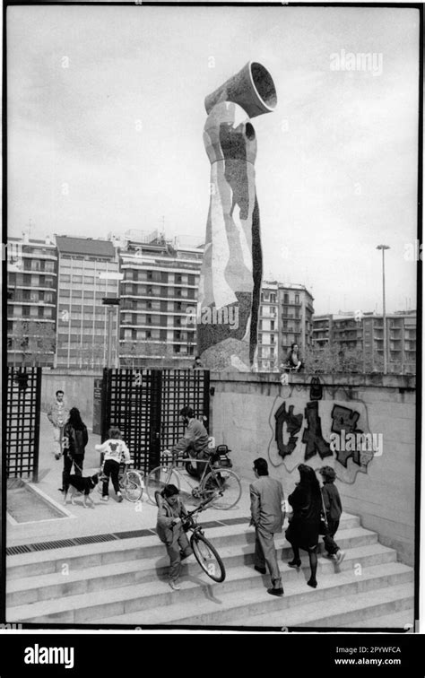 Joan miro sculpture Black and White Stock Photos & Images - Alamy