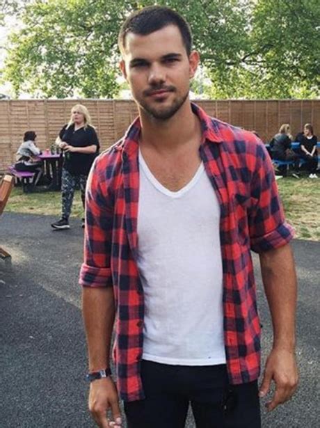 16 Pics Of Taylor Lautner's INSANE Body Transformation That'll Give You ...