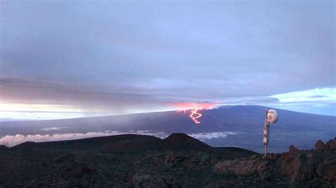 Hawaii's Mauna Loa: Aerial video shows lava flow from summit, as historic eruption draws ...