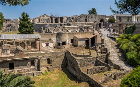 Pompeii, Herculaneum and Vesuvius day tour - Nico Travelling