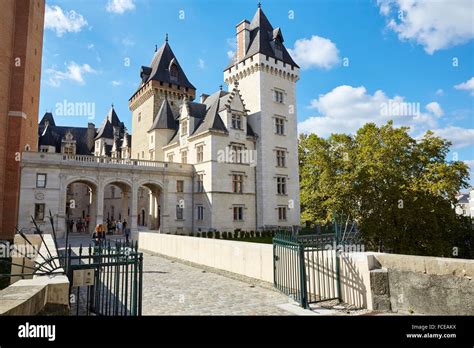 Chateau de Pau (Pau Castle), Pau, Pyrenees - Atlantiques, Aquitaine Stock Photo: 93743438 - Alamy