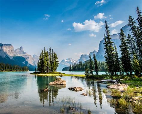 21 BEAUTIFUL Lakes in Alberta Worth a Visit (for 2024)