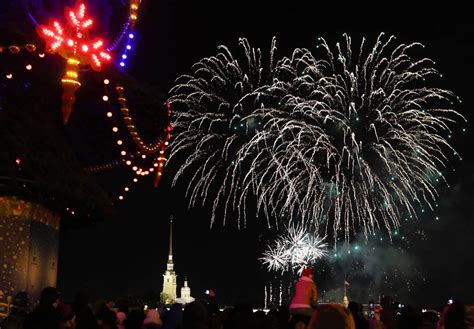 Russia Welcomes 2020 With Fireworks and Festivities - The Moscow Times