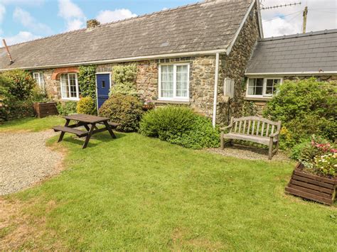 Eynons Cottage, Roch - Dog Friendly Holiday Cottage in Pembrokeshire and the South