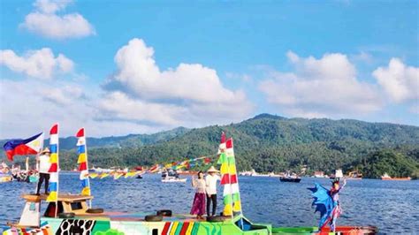 Philippine Boat Joins Indonesian Fluvial Parade - PAGEONE