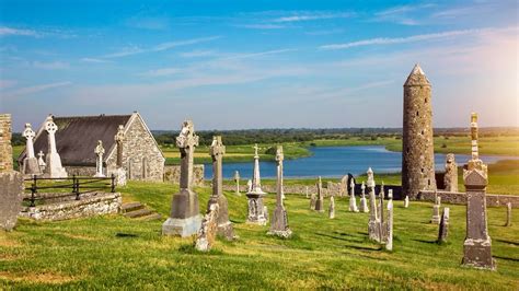 Clonmacnoise - Travel Guide for Ireland, Nordic Visitor