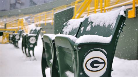 Packers fans shovel snow from Lambeau Field