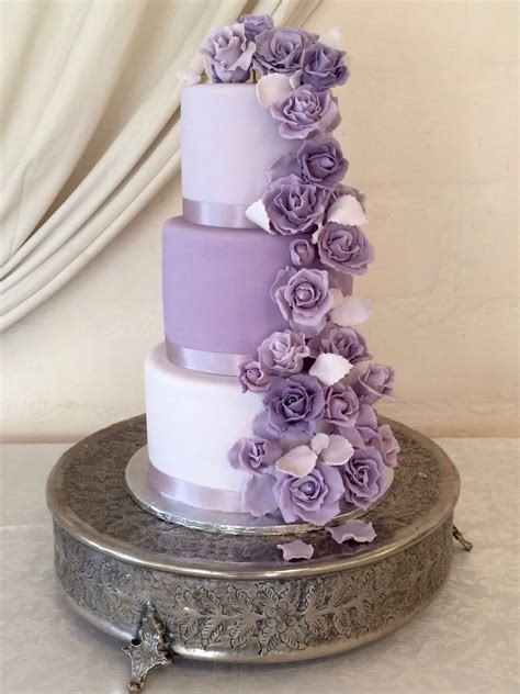 White and purple rose wedding cake