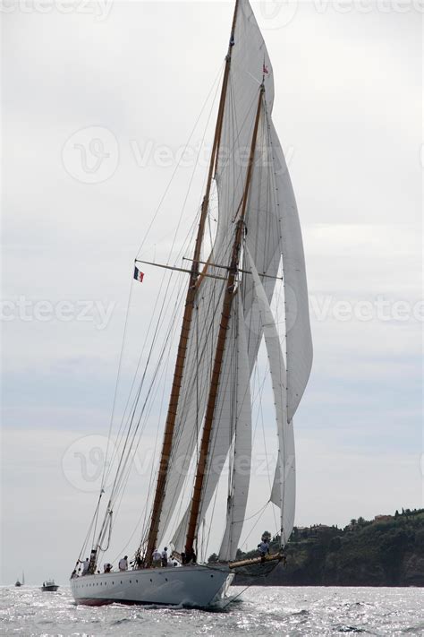 sailing boat race 8933835 Stock Photo at Vecteezy