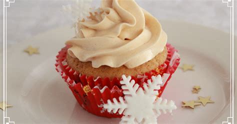 Gingerbread Cupcakes with Salted Caramel Buttercream - Threadbare Creations