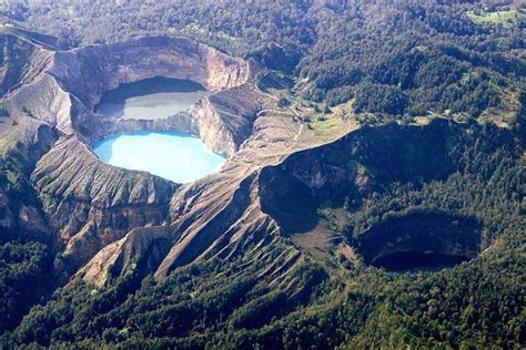 Kelimutu Volcano, Indonesia (with Map & Photos)