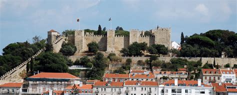 St George's castle towers over Lisbon Portugal. Check out our detailed city guide! | Lisbon ...