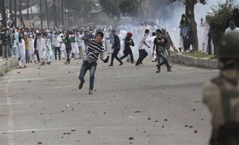 The Dreadful Case Of Stone-Pelting In Jammu And Kashmir | Youth Ki Awaaz