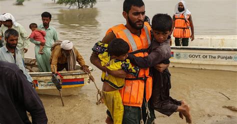 Pakistan Hit by Deadly Floods of ‘Epic Proportions’ - The New York Times