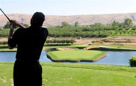 Golfing at Apple Tree Golf Course in Yakima, WA - Where are Sue & Mike?