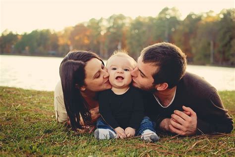 Pin by Jessie Roos on Family | Photography poses family, Cute family photos, Family photos