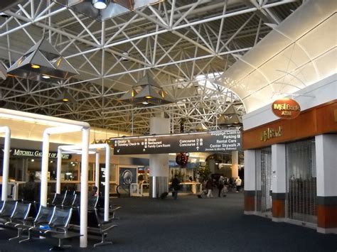 General Mitchell International Airport (GMIA) | MKE airport,… | Flickr - Photo Sharing!