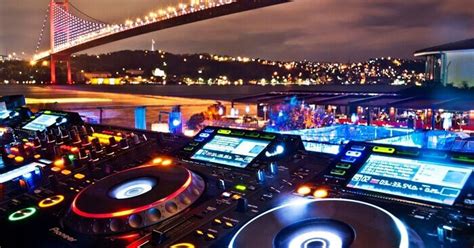 7 Glitzy Secrets Of Nightlife In Istanbul Revealed