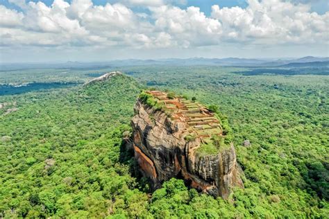 Ultimate Guide to the Sigiriya Lion Rock in Sri Lanka