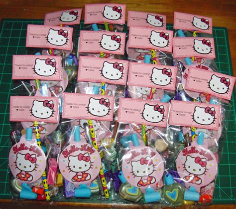 Pretty Paper, Pretty Ribbons: Hello Kitty Party Favors