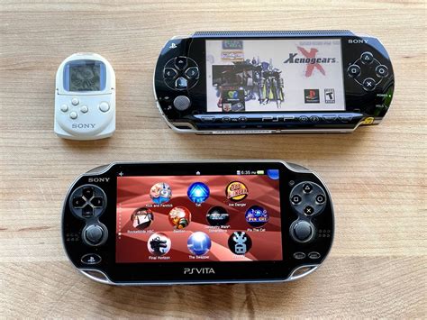 All three generations of Sony portable gaming devices, together at last : pics