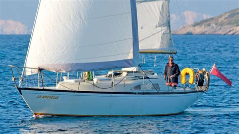 9 expert sailing techniques to help you sail better, faster and safer