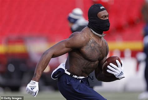 Seattle Seahawks' DK Metcalf warms up SHIRTLESS in Kansas City's sub ...