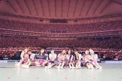 #TWICE concerts at Tokyo Dome attract crowds Check it out @ www.kpopwiki.net Lana Del Rey ...