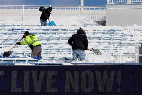 Buffalo Bills Seek Fans Help to Shovel Out Stadium | NTD