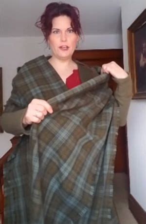 Folk dress tutorial. How to wear Scottish arisaid – female wrap-around plaid in 2022 | Folk ...