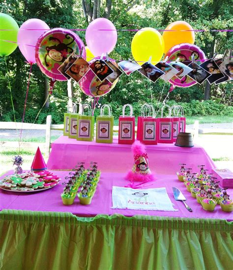 Monkey Love Cupcakes and Party Favors | This party table fea… | Flickr