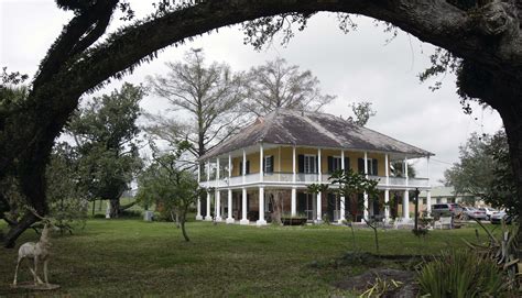 Historic Louisiana plantation to be auctioned