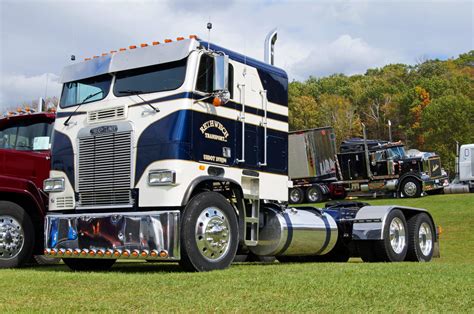 Semitrckn — coe Freightliner custom