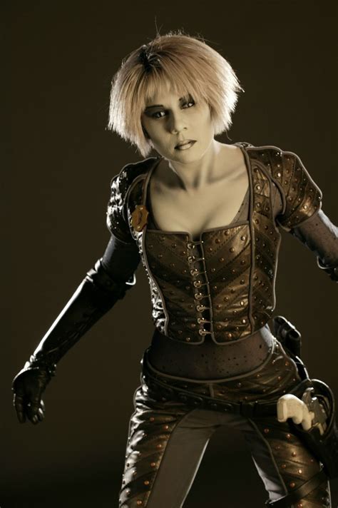 Gigi Edgley - Farscape : r/LadiesInLeather