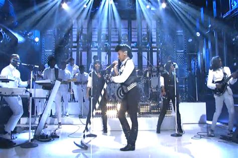 Miley Cyrus’ Twerk Overshadows Janelle Monae’s Moonwalk on ‘SNL’ | SPIN