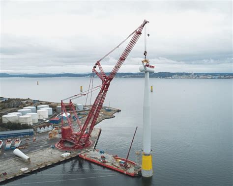 World's largest floating offshore wind farm | Mammoet case study