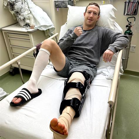 Mark Zuckerberg tears ACL during MMA training