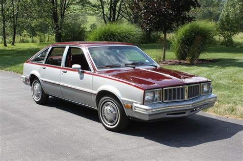 Pontiac Phoenix II 1979 - 1984 Hatchback 5 door :: OUTSTANDING CARS