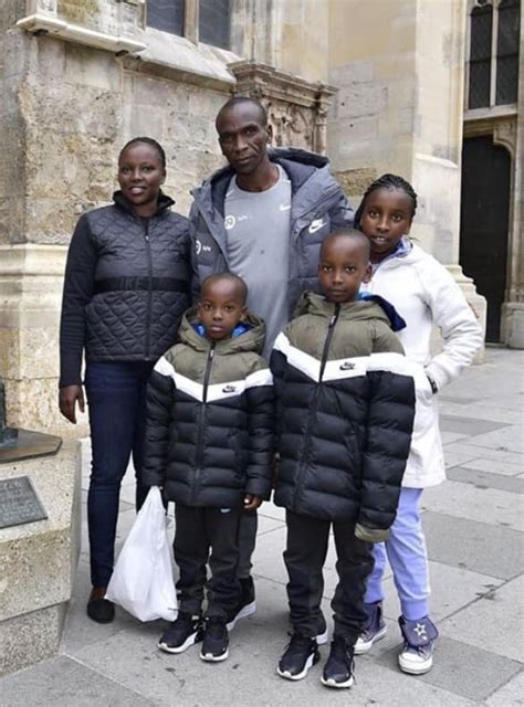 Eliud Kipchoge Bio [2022 Update]: Early Life, & Net Worth - Players Bio