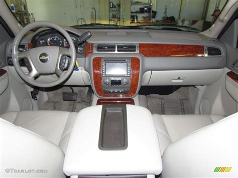 2010 Chevrolet Suburban LTZ Ebony Dashboard Photo #58934091 | GTCarLot.com