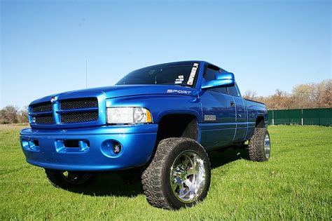 2001 Dodge Ram 2500 Sport: Blue Beauty with a Punch