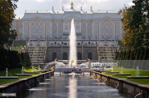 672 Peterhof Fountains Stock Photos, High-Res Pictures, and Images - Getty Images