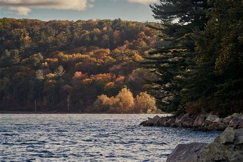 Devil's Lake Fall Colors in Wisconsin 2024 - Rove.me