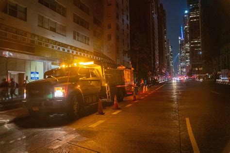 New York City power outage knocks out subways, Broadway shows and Times Square - Los Angeles Times