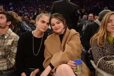 Selena Gomez kisses Cara Delevingne at Knicks game