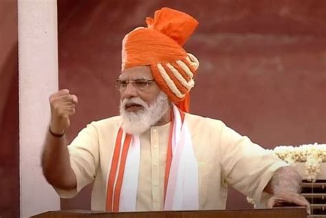 Modi opts for orange-yellow coloured turban for I-Day celebrations ...