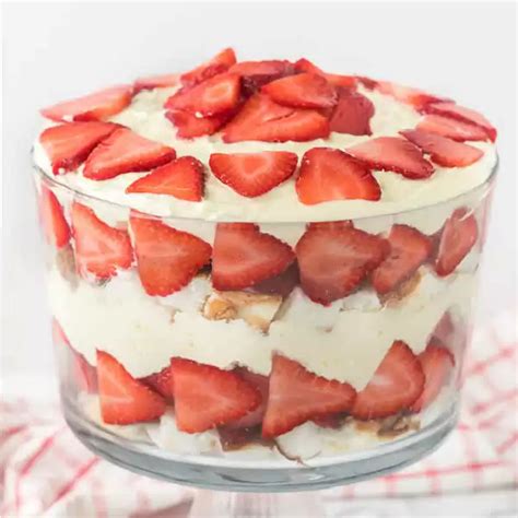 Strawberry trifle recipe (VIDEO!) - strawberry angel food cake trifle