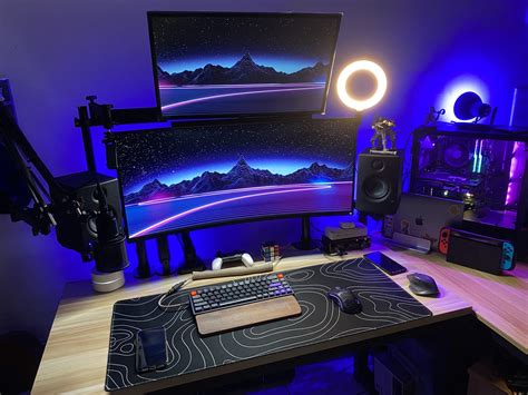 Quad monitor gaming setup : battlestations