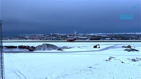 Take off at Nuuk Airport, first use of the new runway 3. November 2022 - YouTube