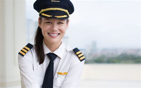 Female pilot uniforms; What do they wear? | Pro Aviation Tips